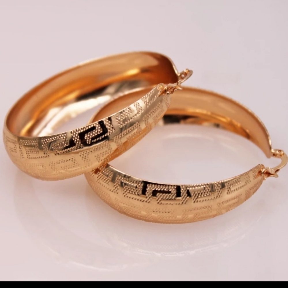 New Luxury 18k Gold Hoop Round Earrings - Picture 4 of 7